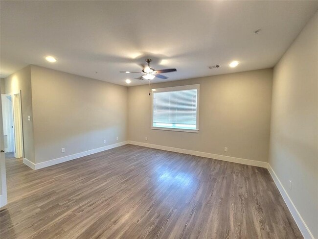 Building Photo - 1620 Oak Tree Dr Unit 2301 Rental