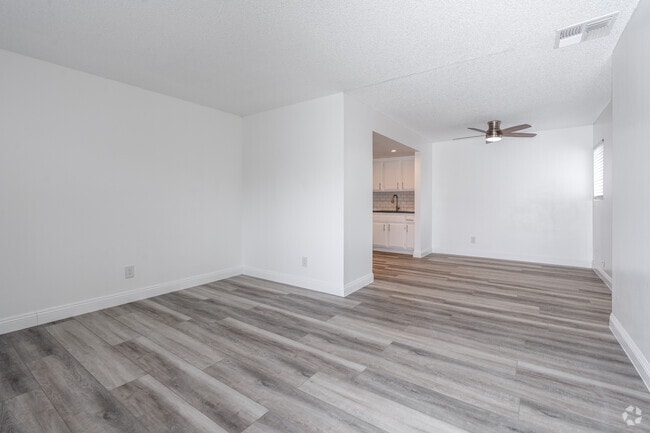 2BR, 1.5BA - 1,000SF - Living Room