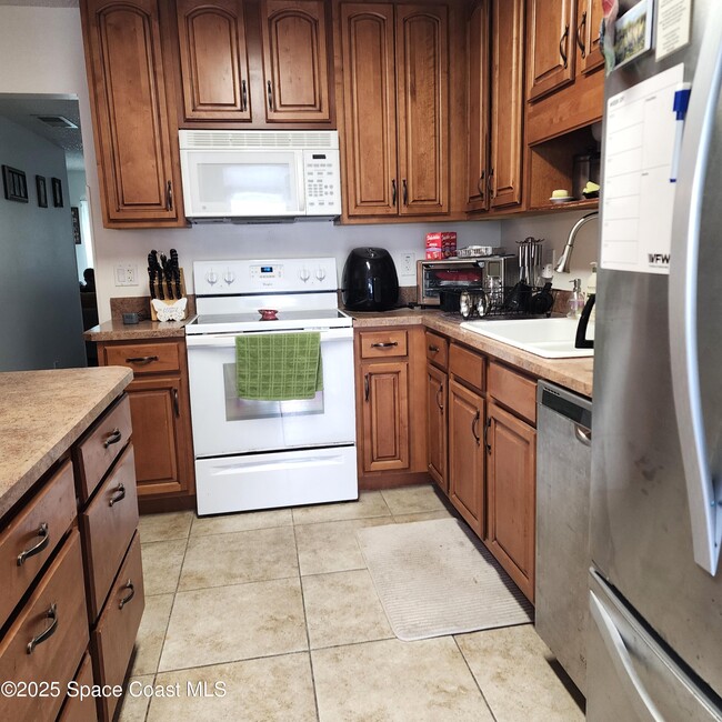 Photo - 2816 Manor Dr NE