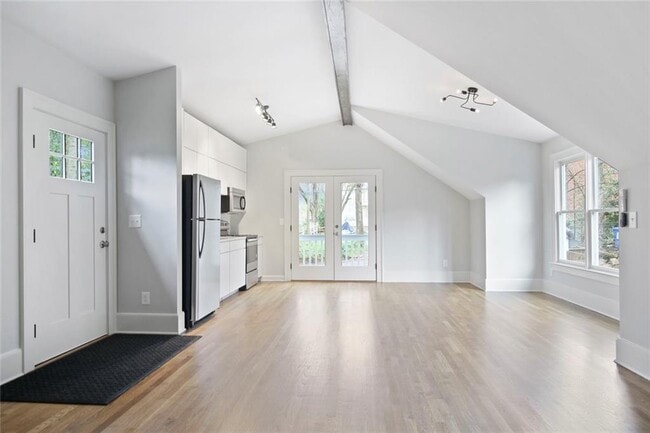 Photo - 940 St Charles Ave NE