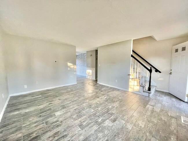 Photo - 83 Derryfield Ct