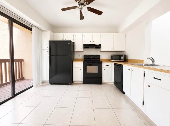 Photo - 206 Lakeview Dr E