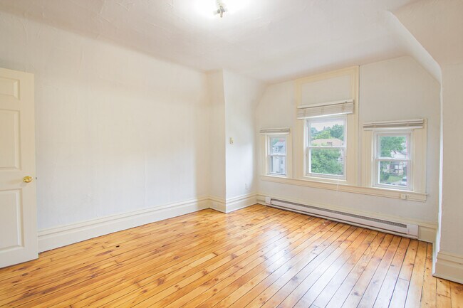 Photo - 421 Peebles St Unidad #3