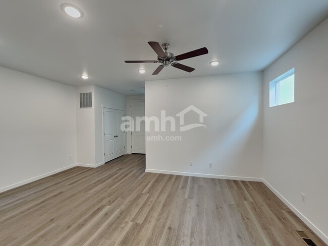 Photo - 320 N Addison Way