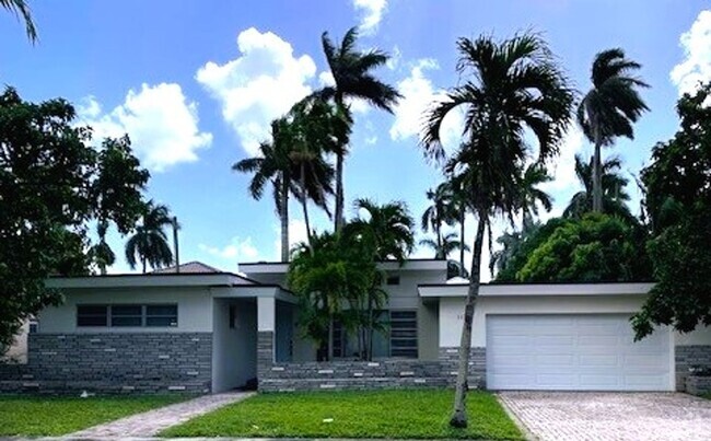 Building Photo - Beautiful home in quiet neighborhood