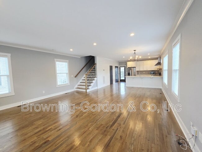 Photo - 668A James Ave