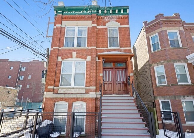 Building Photo - 2013 W Moffat St Unit 3 Rental
