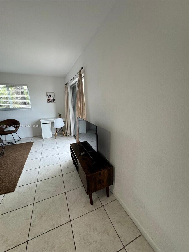 Photo - 328 NW 12th Ave Unit 8