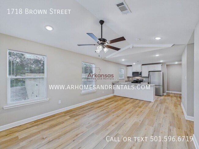 Photo - 1718 Brown St