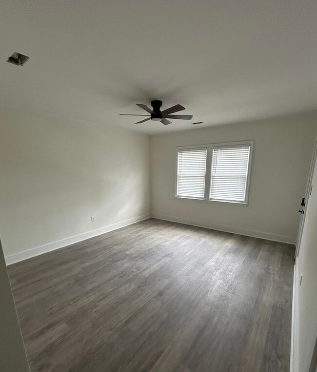 Photo - 1408 Holbrook St NE