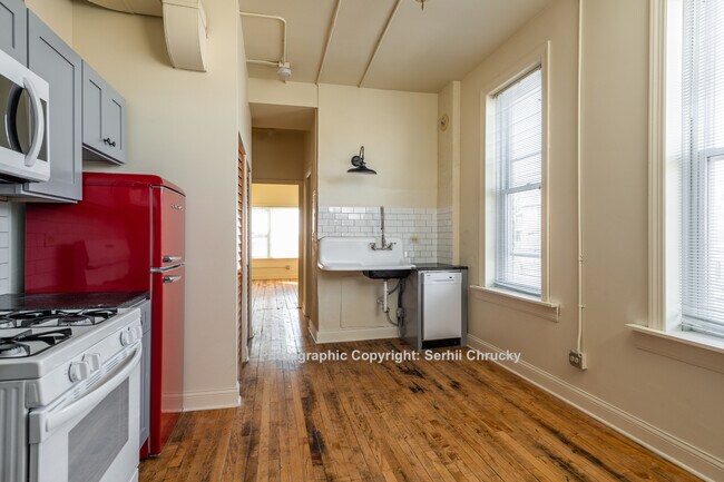 Photo - 934 W 19th St Unit 2