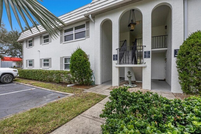 Photo - 5800 Hollywood Blvd Condo Unit 316