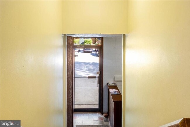 Building Photo - 1701 Mt Washington Ct Unit D