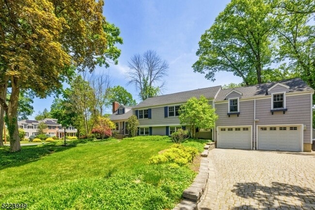 Photo - 24 Thackeray Dr