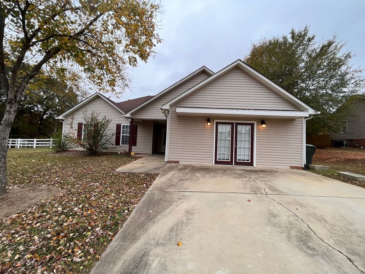 3 Bedroom in Quiet Neighborhood! - 3 Bedroom in Quiet Neighborhood!