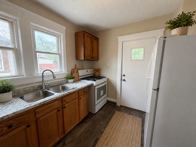 Photo - 907 Kling St