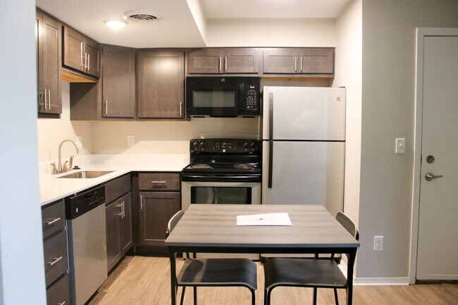 812 W Nevada