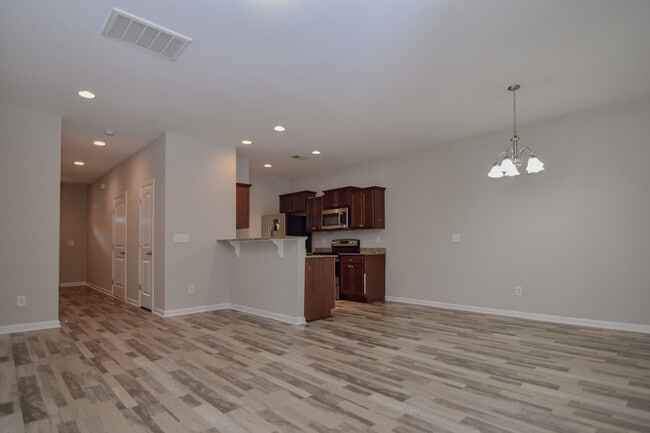 Photo - 162 Buchanan Cir