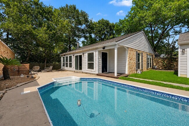 Photo - 69 Wind Whisper Ct
