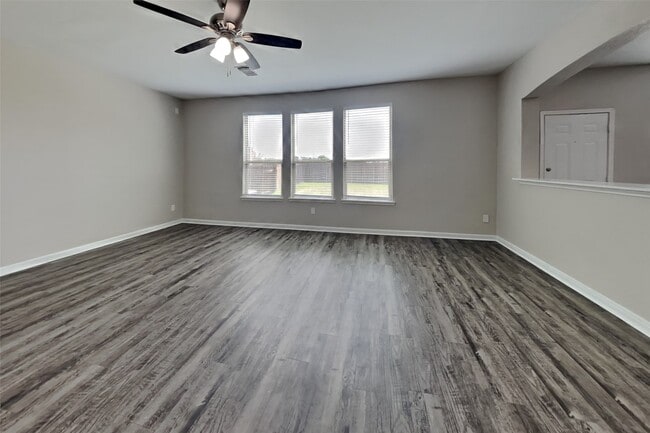 Photo - 2902 Crestbrook Bend Ln