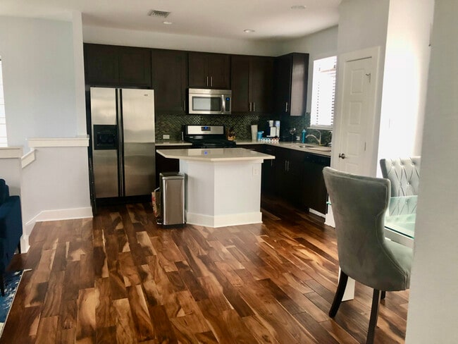 Photo - 1501 Lorraine Loop