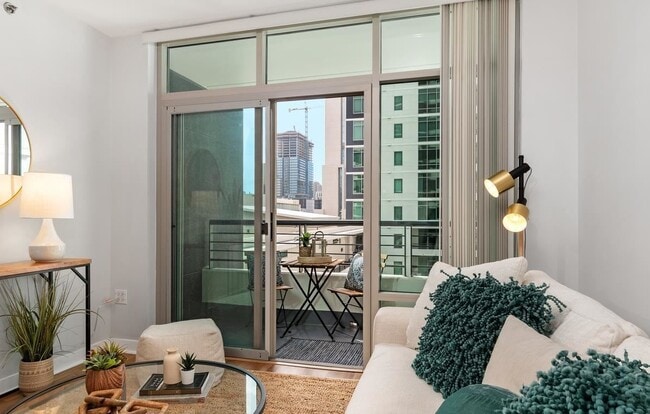 Photo - 425 W Beech St