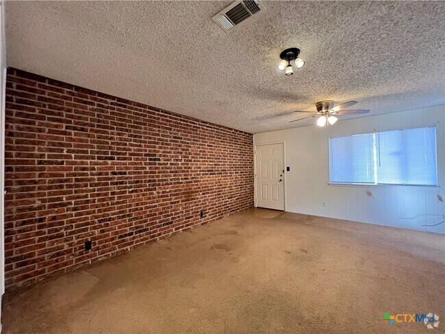 Building Photo - 207 Redbud Ln Rental