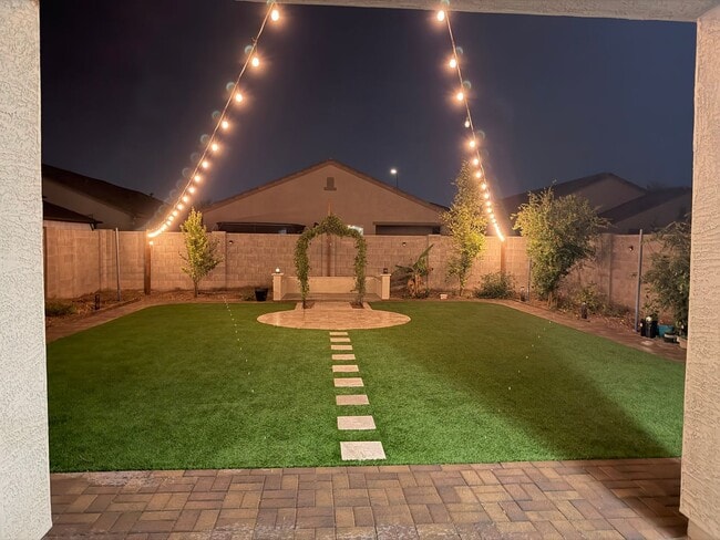 Building Photo - 3 bedroom 3 bath Home