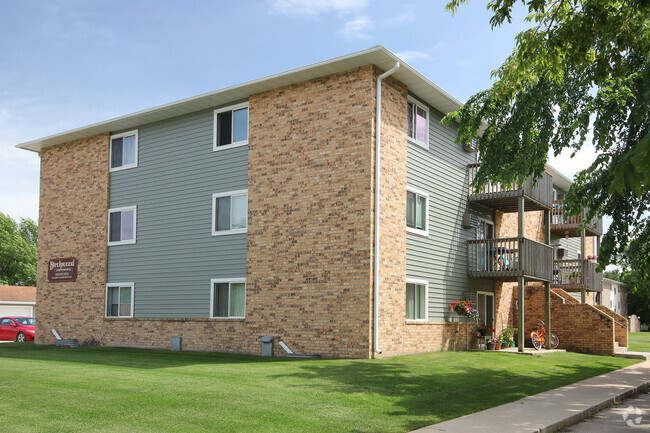 Building Photo - Birchwood Apartments