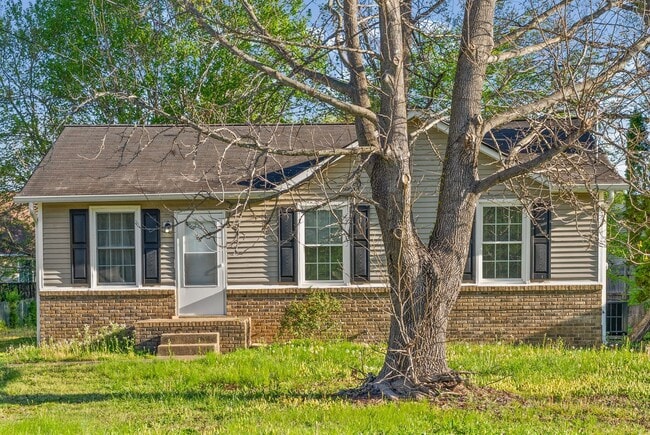 Building Photo - 3 Bedroom Pet Friendly Home For Rent!