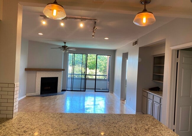 Building Photo - 5200 Weslayan St Unit 214A