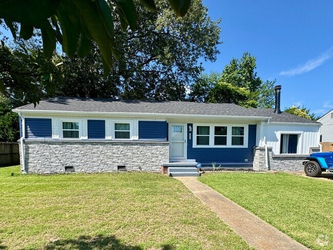 Building Photo - Charming Brick Ranch Near the Beach & Bases Rental