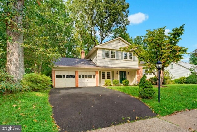 Building Photo - 8125 Saxony Dr