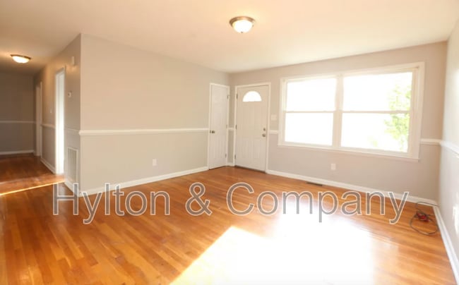Photo - 2703 Boston St