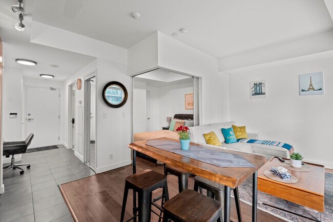 Photo - 25 Lower Simcoe St Unité SI FL18-ID1541554P
