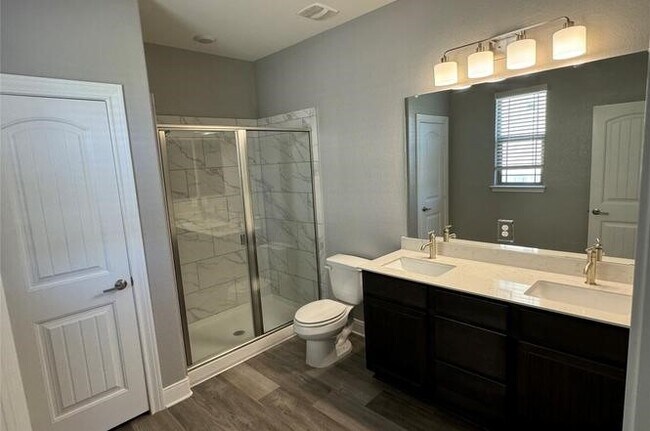 Photo - 199 Kennicott Dr