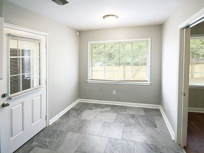 Photo - Newly updated 3 bed, 2 bath near U of M