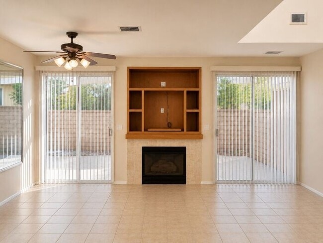 Photo - Available Now Beautiful Dual MSTR 2 + 2.5 Townhouse Valencia