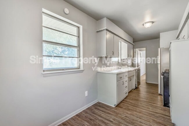 Photo - 3221 Beechwood Dr