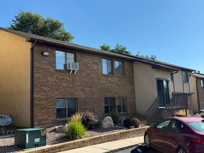 Building Photo - 1122 Yuma St Unit B