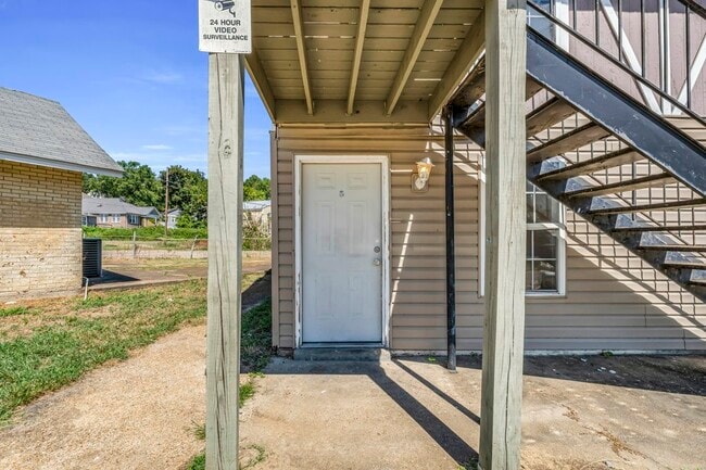 Building Photo - 1025 6th Ave N Unit 5