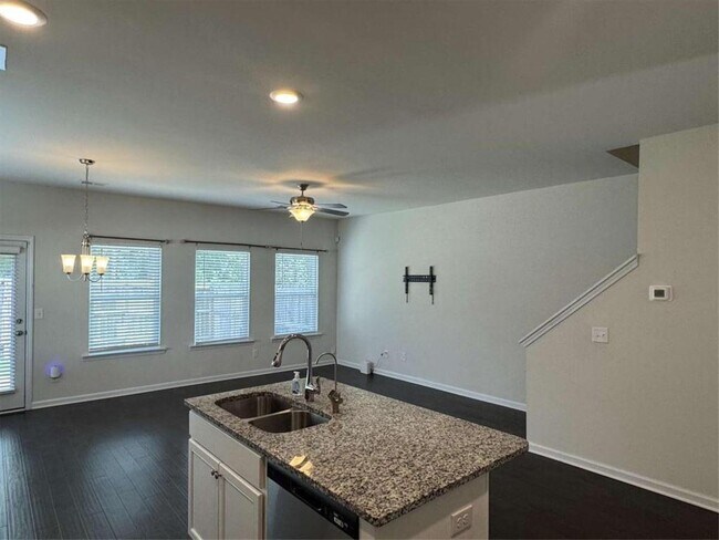 Photo - 3376 Highbury Way