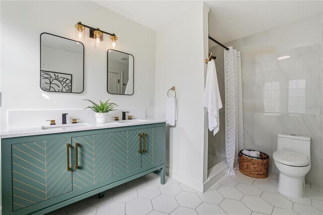 Photo - 918 45th St N