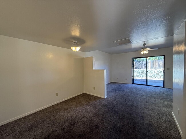 Building Photo - 2 bed 2 bath Prescott Valley Unit D