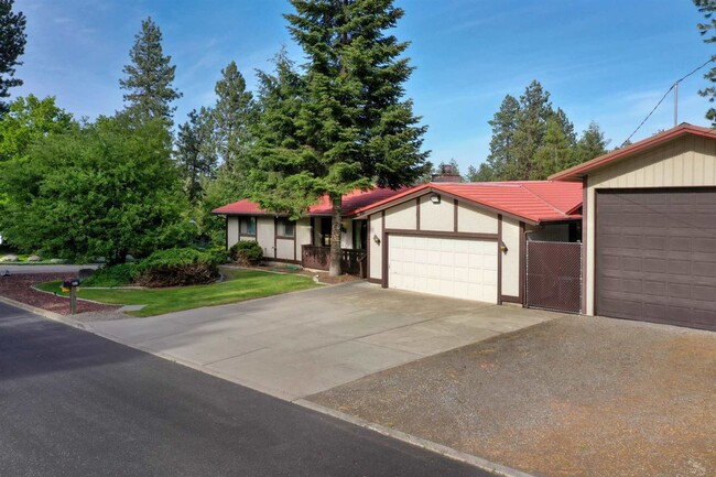Photo - 4 Bed 3 Bath Home in Cul-de-sac with Massive 18X40 insulated shop