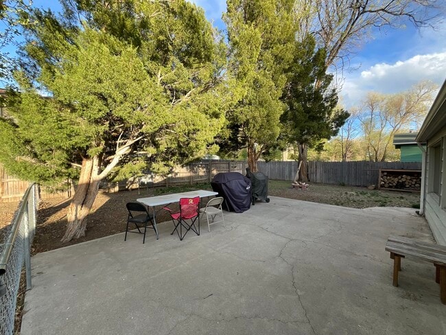 Photo - 303 Quebec St