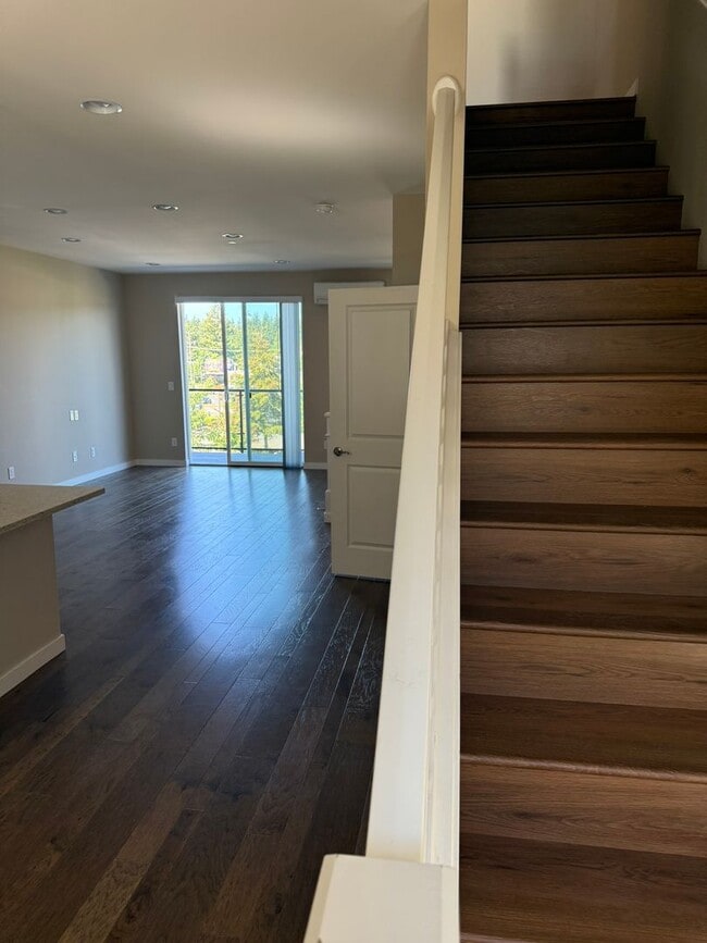 Photo - 3bd/2.25ba Lake Forest Park Townhome