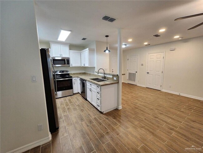 Photo - 14 E Champion St