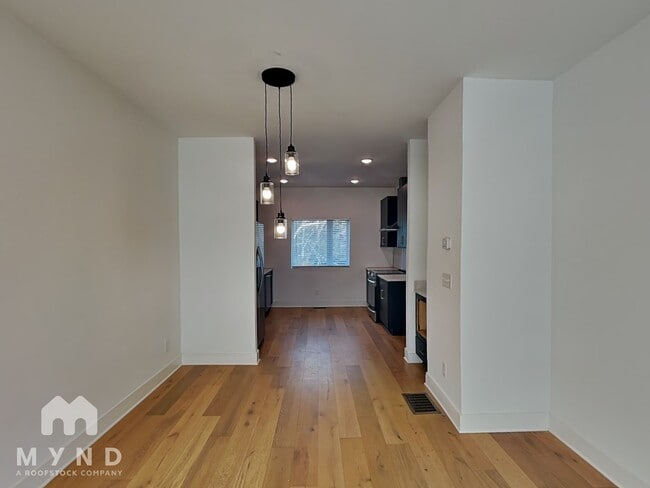 Photo - 1434 Walker Pl SE