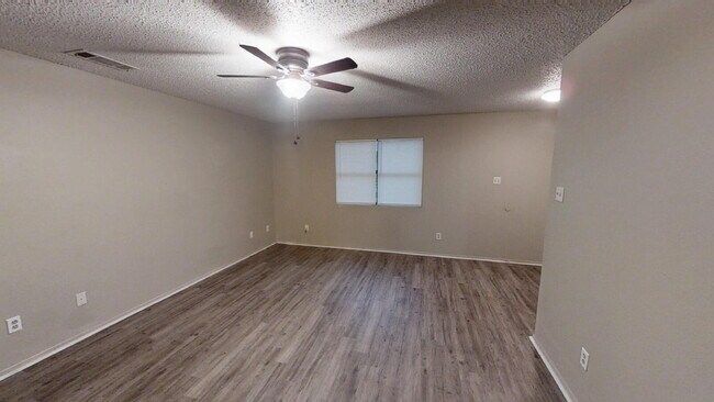 Photo - 2302 Traverse Dr